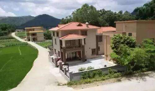 城市买了房农村可以有宅基地吗,农村房屋卖了宅基地怎么办