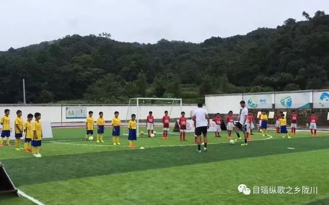 爱心善举，托起了足球梦