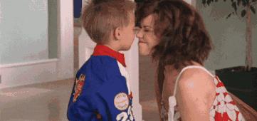 我动用了一篮子的谈判技巧，收服了一个大夏天死都不肯穿凉鞋的娃