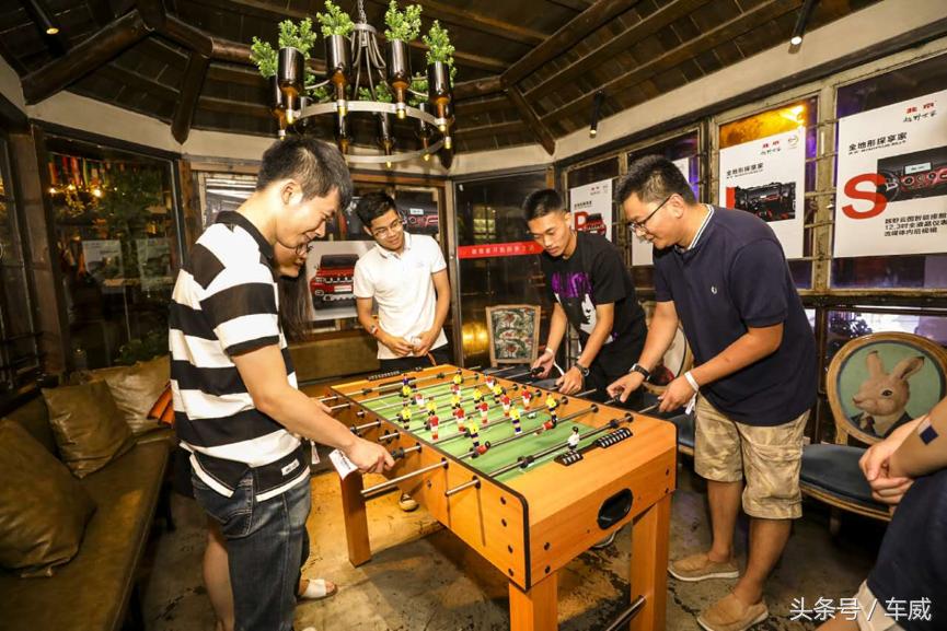 汽车与足球高清,汽车携手足球