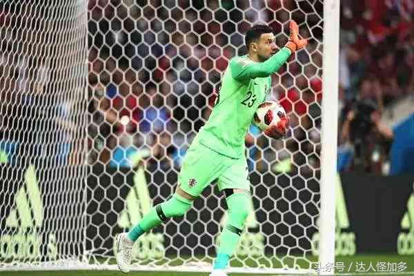 克罗地亚人脱下衣服让世人看透：哪有什么奇迹只有普通人含泪奔跑