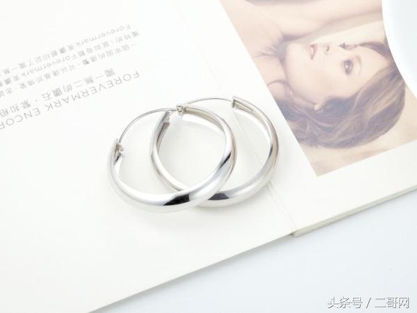 结婚首饰买金的还是银的,结婚戒指买铂金还是黄金