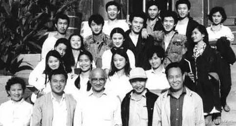 《邪不压正》，最大的看点竟是她的翘臀