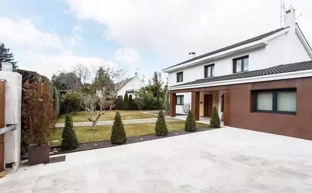 梅西和c罗的房子长啥样,c罗梅西内马尔以前的家