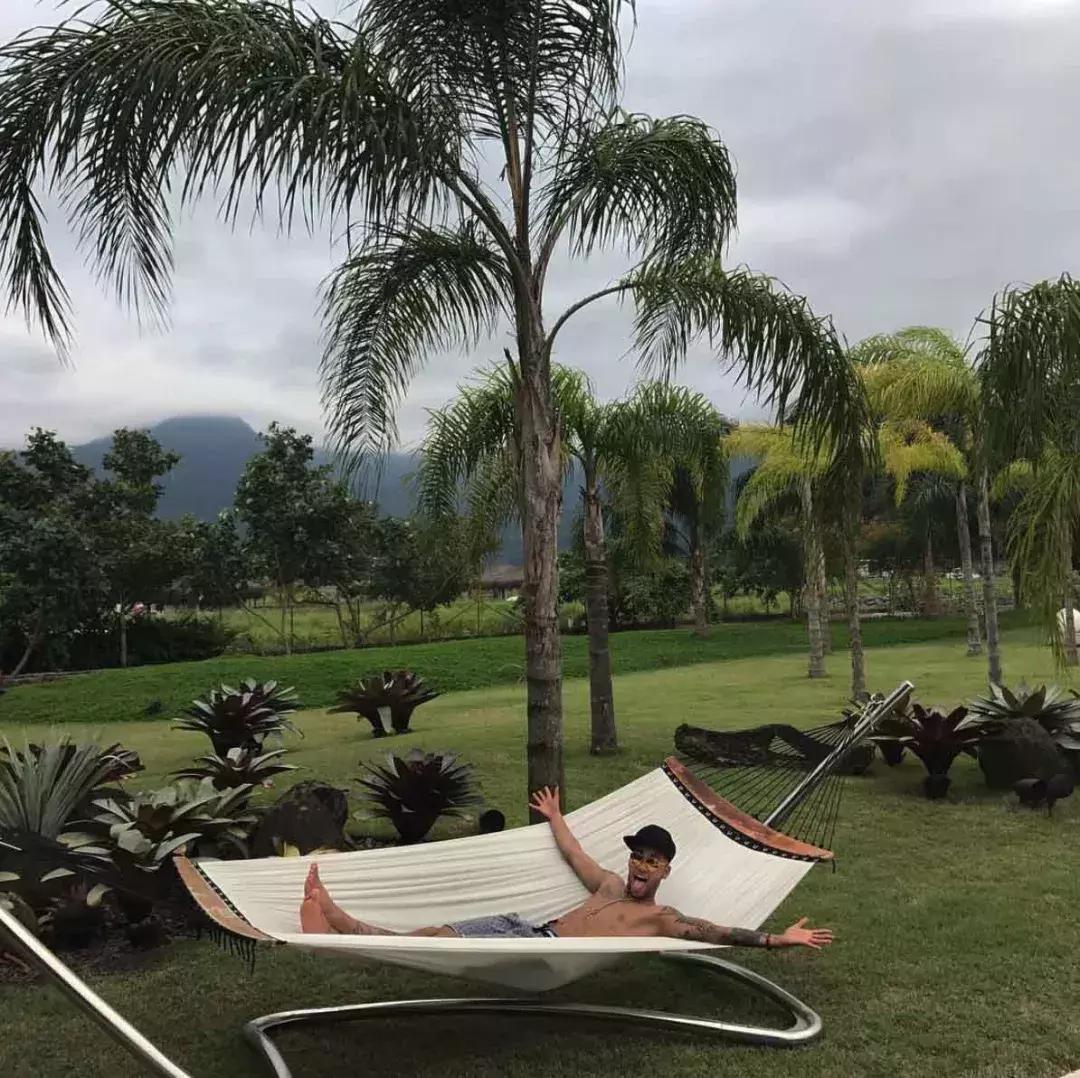 梅西和c罗的房子长啥样,c罗梅西内马尔以前的家