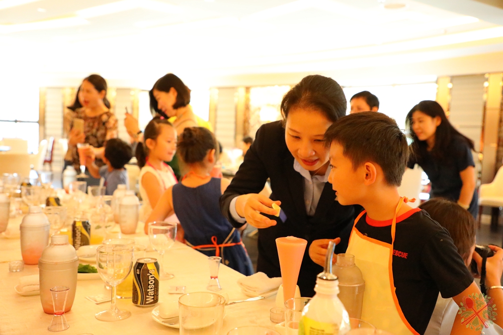 在香港带孩子逛超市 (怎么样带着孩子去香港扫货)