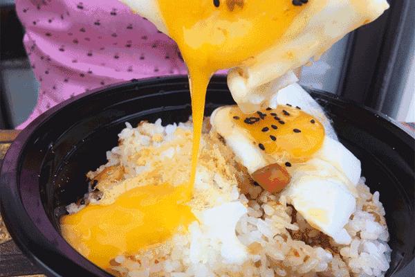 炸串刷“神酱”！路过不一定会进的小店，竟吃出了童年的味道！