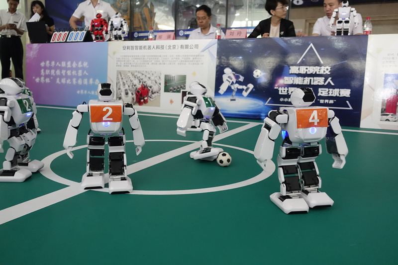机器人足球比赛完整版,世界足球机器人比赛
