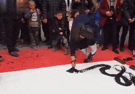 80多岁书法大师现场写字,这才是真正的书法大师倒着书写