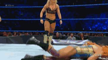 兰迪奥顿残忍时刻,smackdown最新一期兰迪罗曼