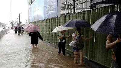 「杏林微科普」暴雨天，外出蹚水淋雨，小心得了脉管炎！