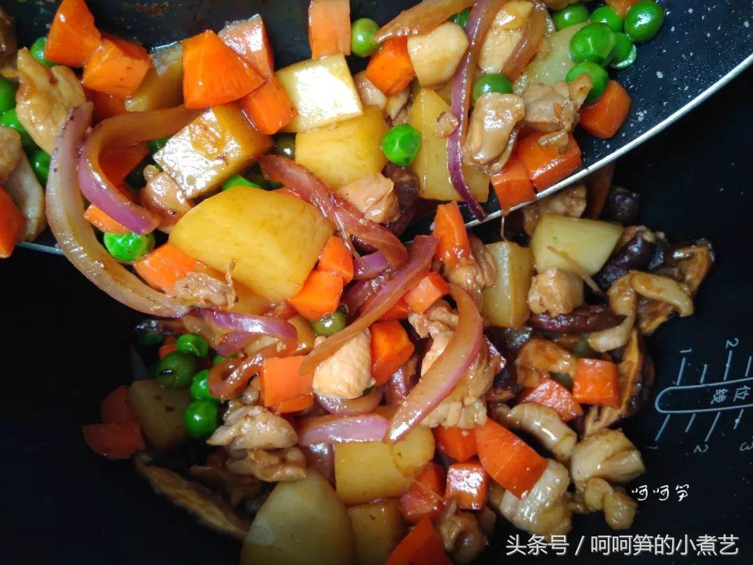 板栗土豆胡萝卜香菇焖鸡的做法,用电饭锅做的香菇焖饭