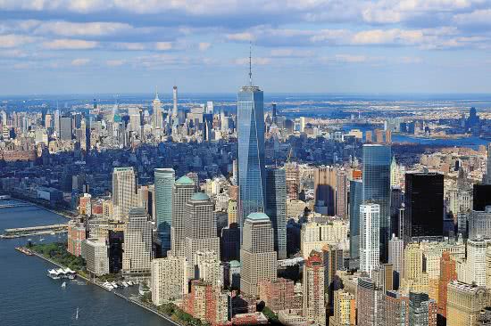 中国人去国外买东西震惊众人,机场免税店卷烟