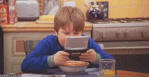 孩子沉迷手机电子设备,孩子沉迷手机无法自拔父母这样做