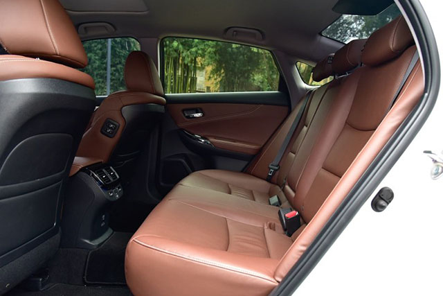 公认的豪华b级车十年开不坏仅15万,最省油质量最好的b级轿车排名