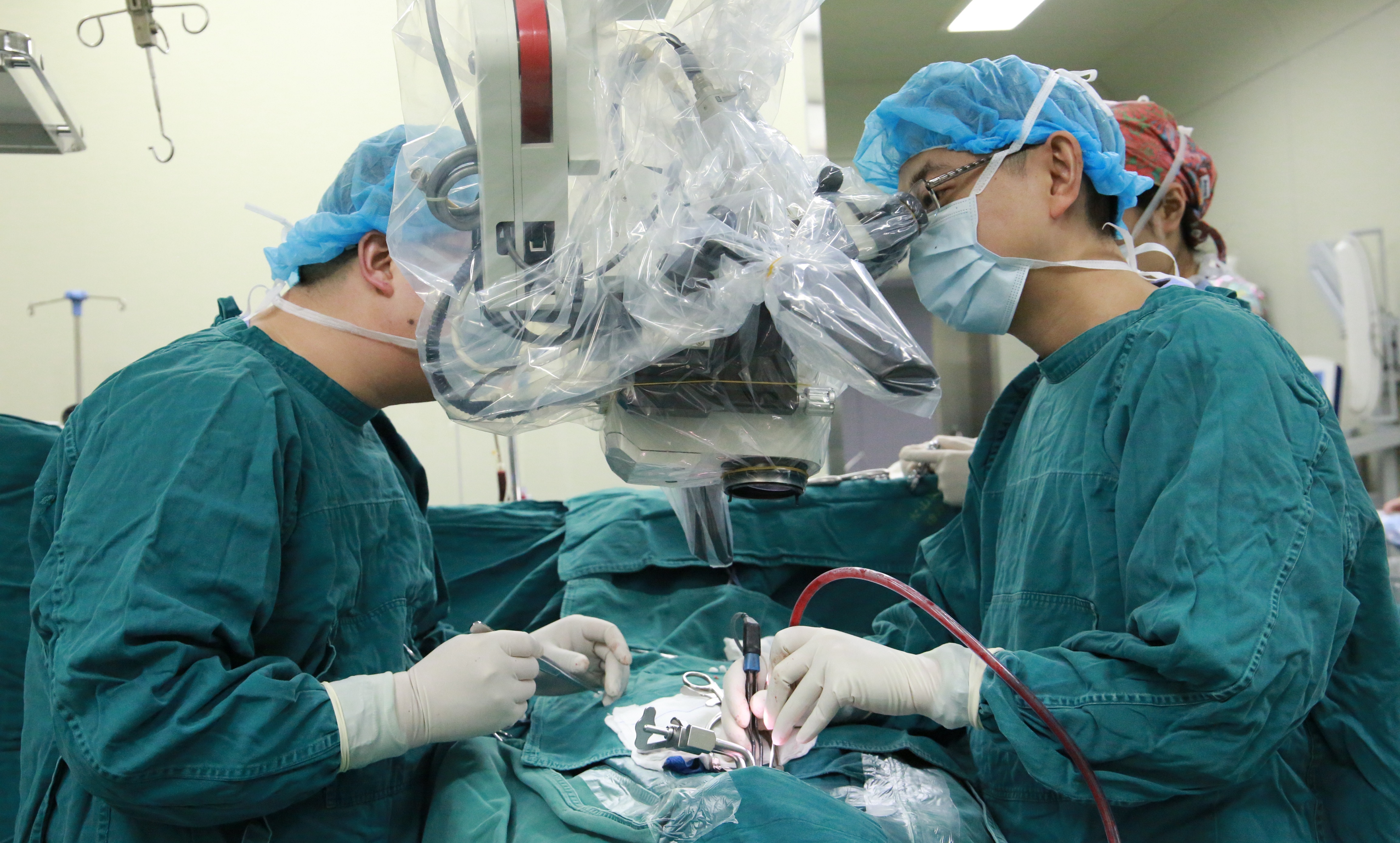 腰椎间盘突出引起腰腿痛怎么办,腰椎间盘突出锻炼最好方法10分钟