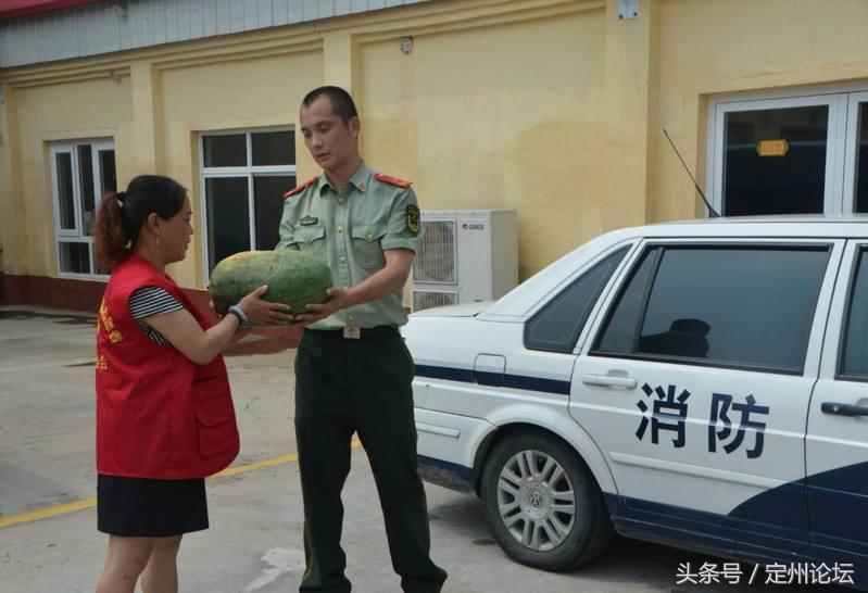 河北定州这些人竟然买了一万两千斤西瓜！给全城最可爱的人