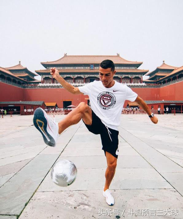 c罗故宫行照片,c罗亮相仪式颠球