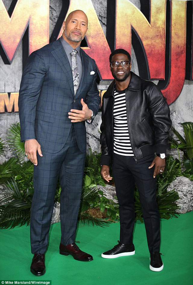 巨石强森被小女孩嘲讽没头发,巨石强森求助妈妈