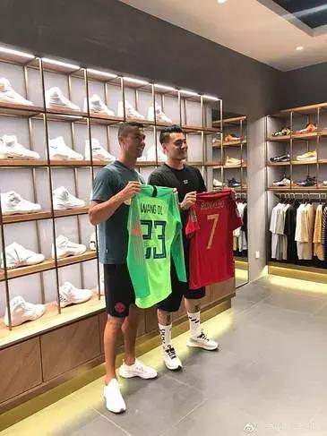 c罗的腿型完美,c罗小腿肌肉