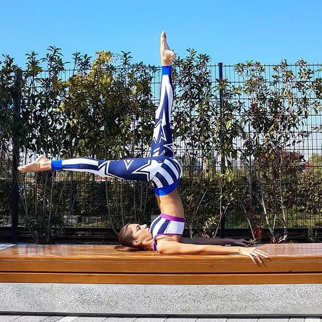 初学练瑜伽的女人怎么穿衣服,好的瑜伽服让你的身材更有自信