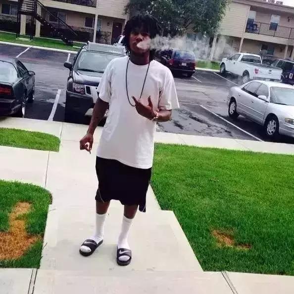 夏天鞋子可以当拖鞋穿的,可以当拖鞋也可以当板鞋穿