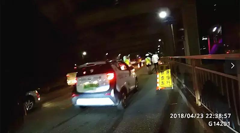 无证驾驶开共享汽车行吗,珠海无证驾驶男孩