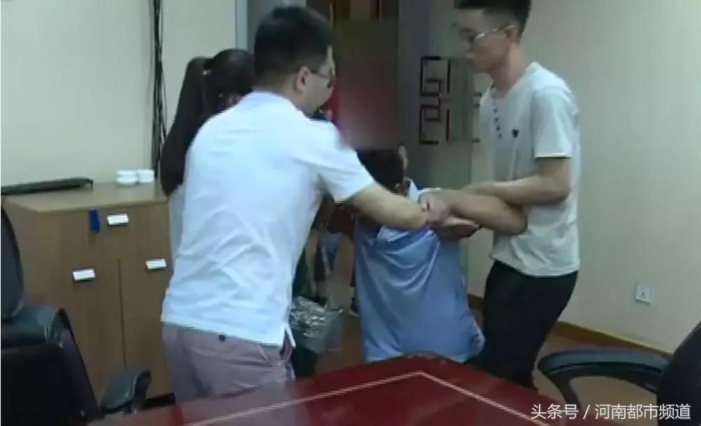 吓人！18岁少女睫毛全扎进眼睛里！父亲为此下跪！太后悔了！