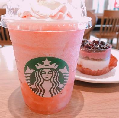 星巴克蜜桃乌龙星冰乐要用吸管吗 (星巴克有没有蜜桃星冰乐)