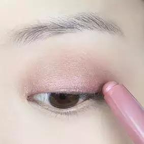 单眼皮适合的画眼线方法,单眼皮不同眼型怎么画眼线