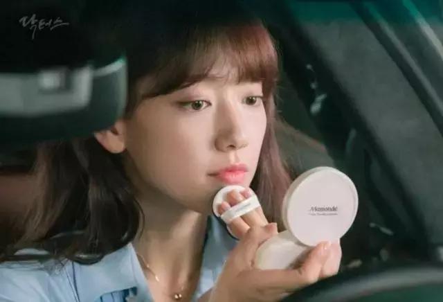 脸部脱妆了应该怎么补妆,脱妆怎么补救最强补妆大法来啦