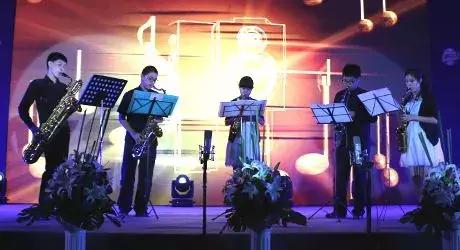 鹿角巷送礼物,鹿角巷送奶茶