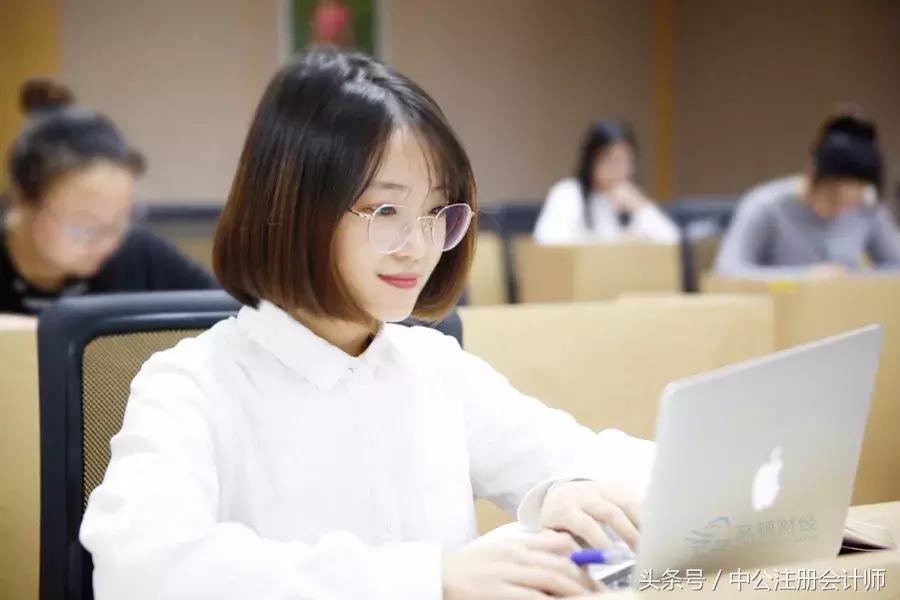 美女面试被问会做假账,会计面试问会做假账怎么回答