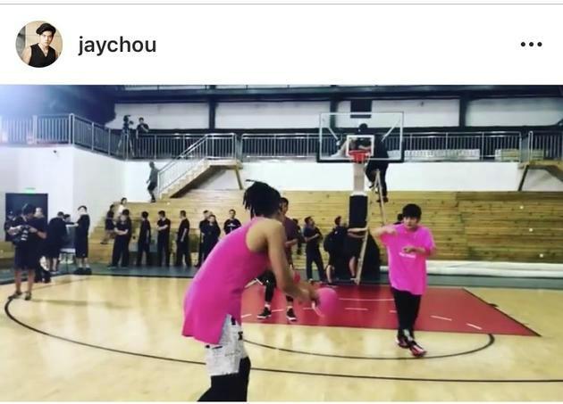 周杰伦林书豪打篮球搞笑,周杰伦和林书豪打球完整版