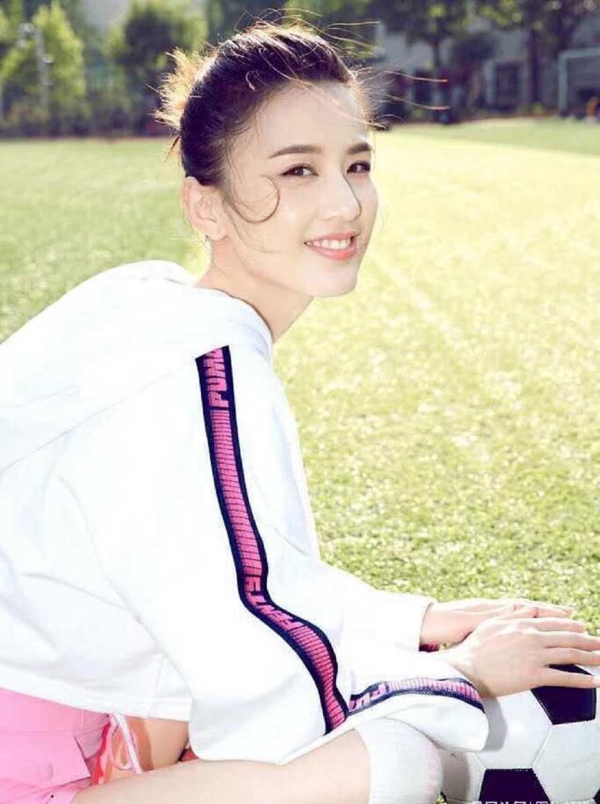 黄圣依穿长筒袜子,黄圣依长筒袜