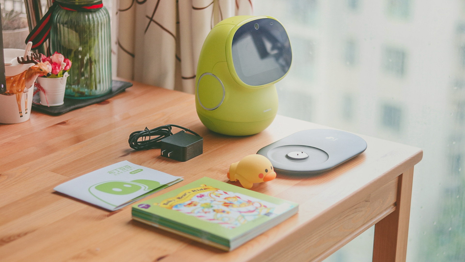 儿童学习陪伴机器人操作,幼儿陪伴儿童教育机器人