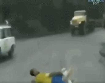 假摔名场面内马尔恶搞,内马尔翻滚吧搞笑视频