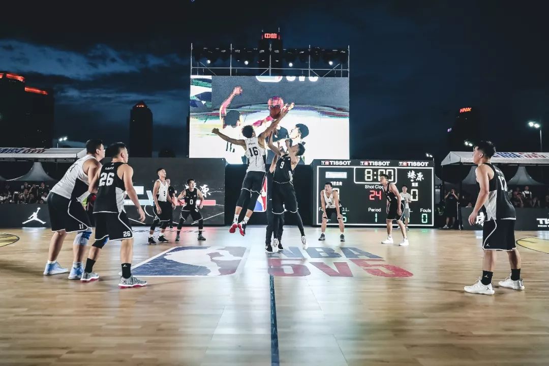 潮闻快食Champion推出金链设计!MMW曝光ALYX最新鞋款