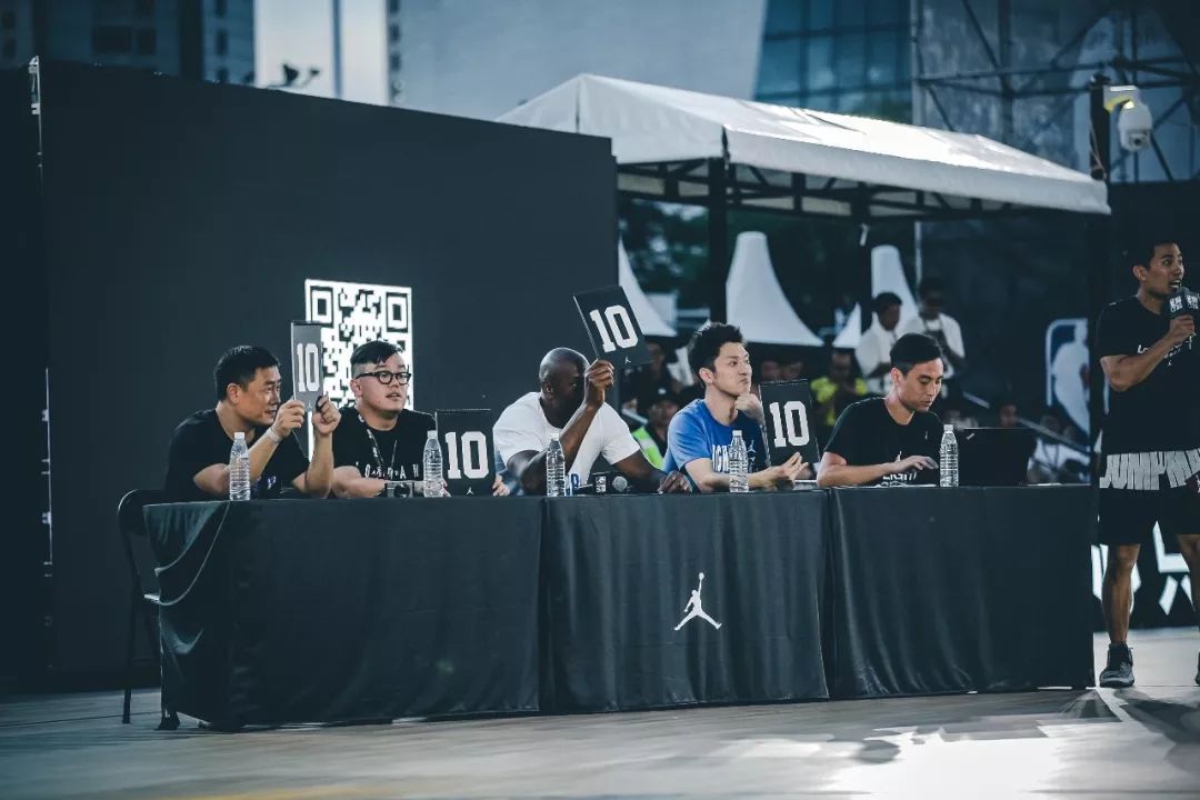 潮闻快食Champion推出金链设计!MMW曝光ALYX最新鞋款