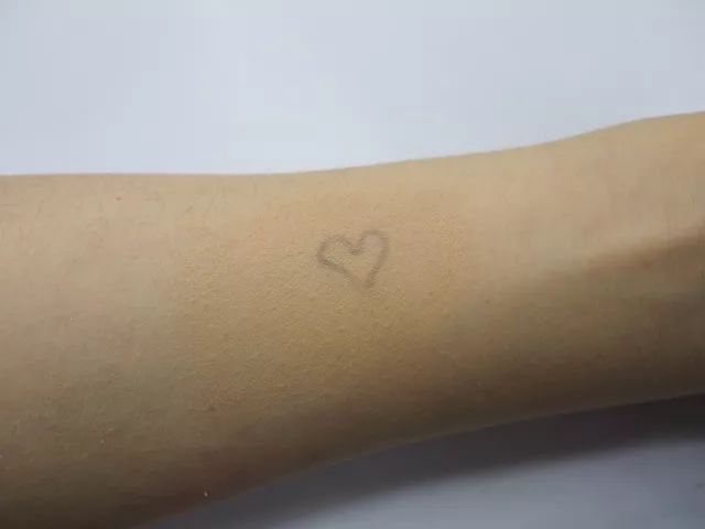 选粉底啦8款爆火持妆粉底测评,粉底推荐遮斑前十名红榜