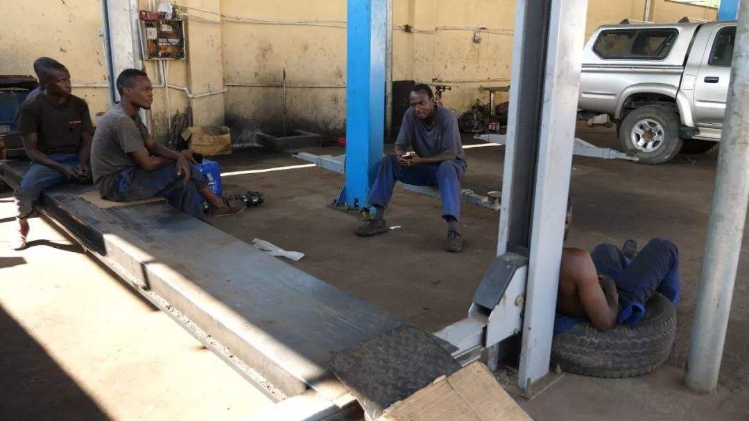 在非洲开汽修厂是什么样的感受？看看这个中国修理工！