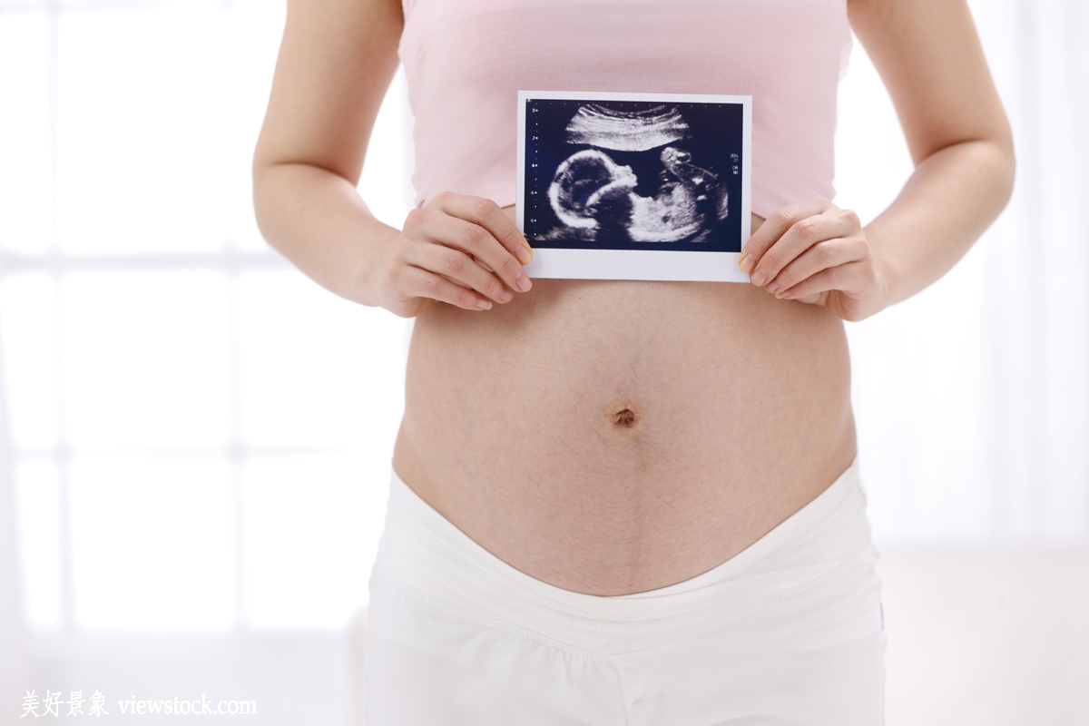 怀孕后要不要和父母住一起,怀孕之后要不要跟老公分房睡