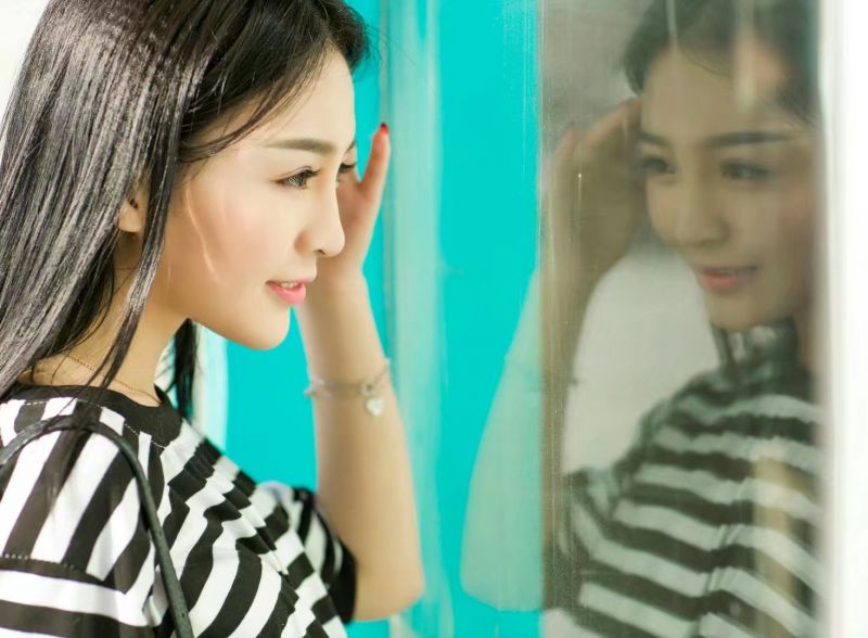 专访KK主播八音：长像酷似杨幂唱歌像邓丽君，来直播只为圆明星梦