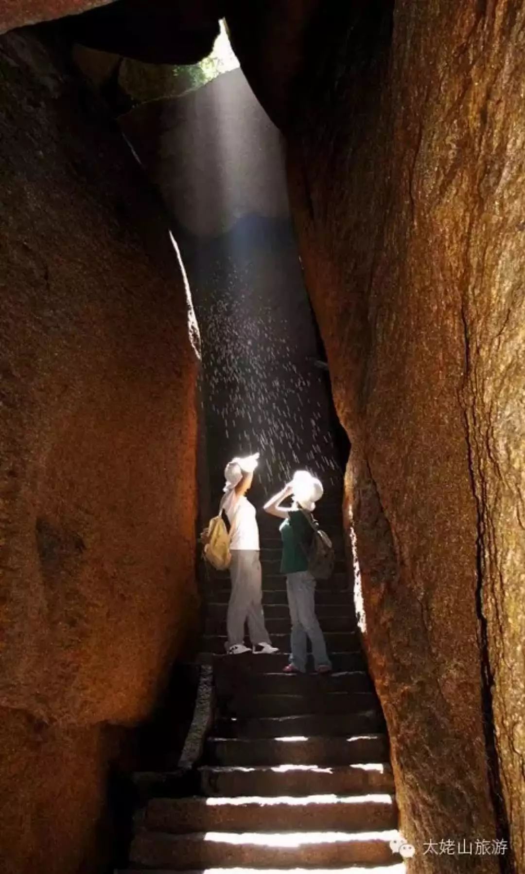 奇峰异石户外好去处,赏石奇峰异洞