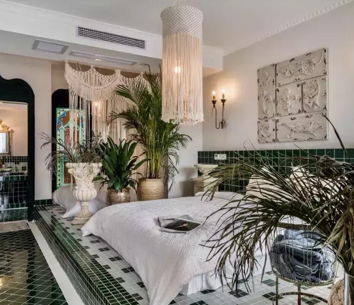 lv跨界酒店推荐,奢侈品牌lv最便宜的单品