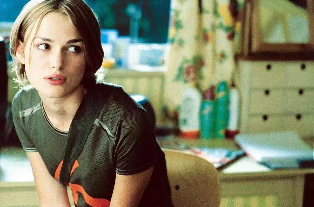 凯拉奈特莉颜值巅峰,平胸也可以很高级