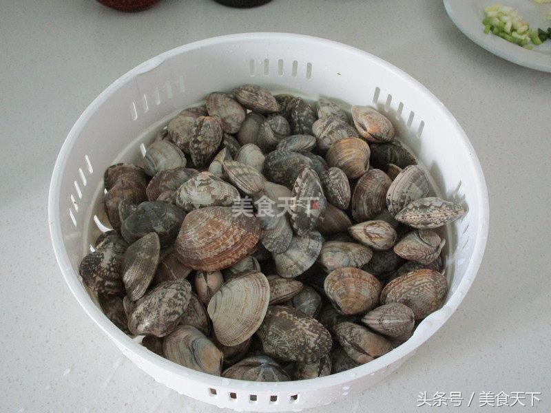 花蛤挑开口的还是不开口的,花蛤放盐还是放油吐沙子