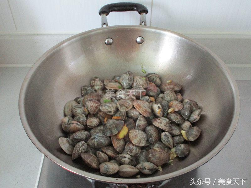 花蛤挑开口的还是不开口的,花蛤放盐还是放油吐沙子