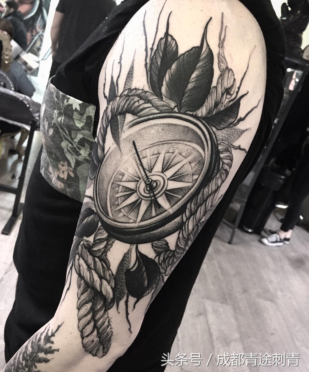 从球场到纹身店，一个差点被足球“耽误”的纹身师