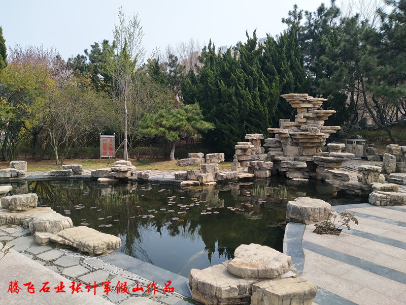 小型假山制作过程的小视频,小型假山鱼池制作视频